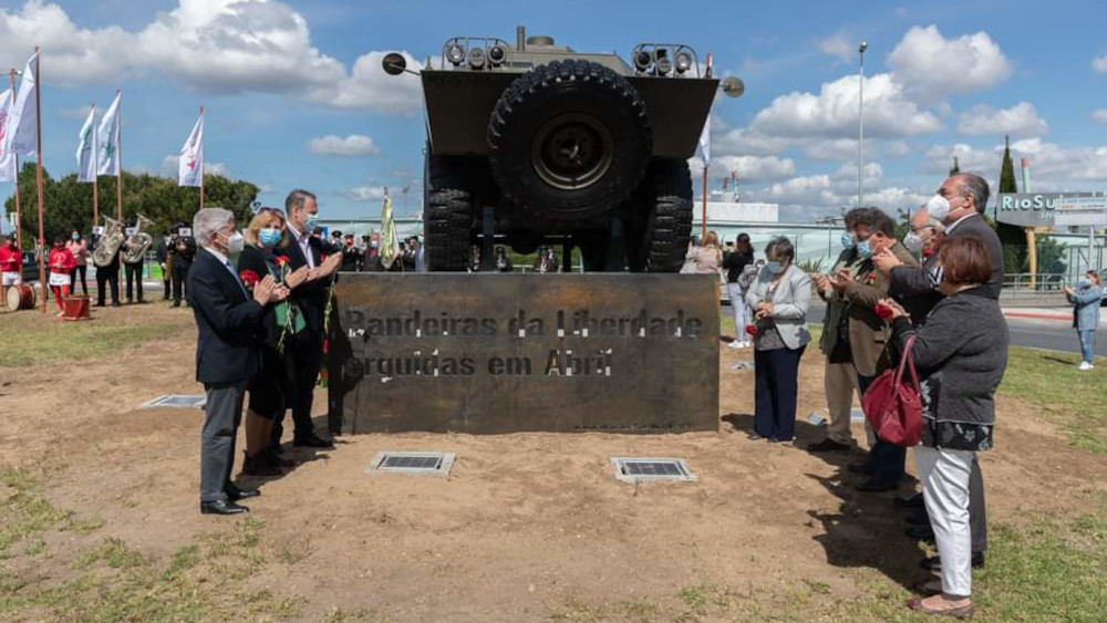 Inauguração do monumento «Bandeiras da Liberdade Erguidas em abril»
