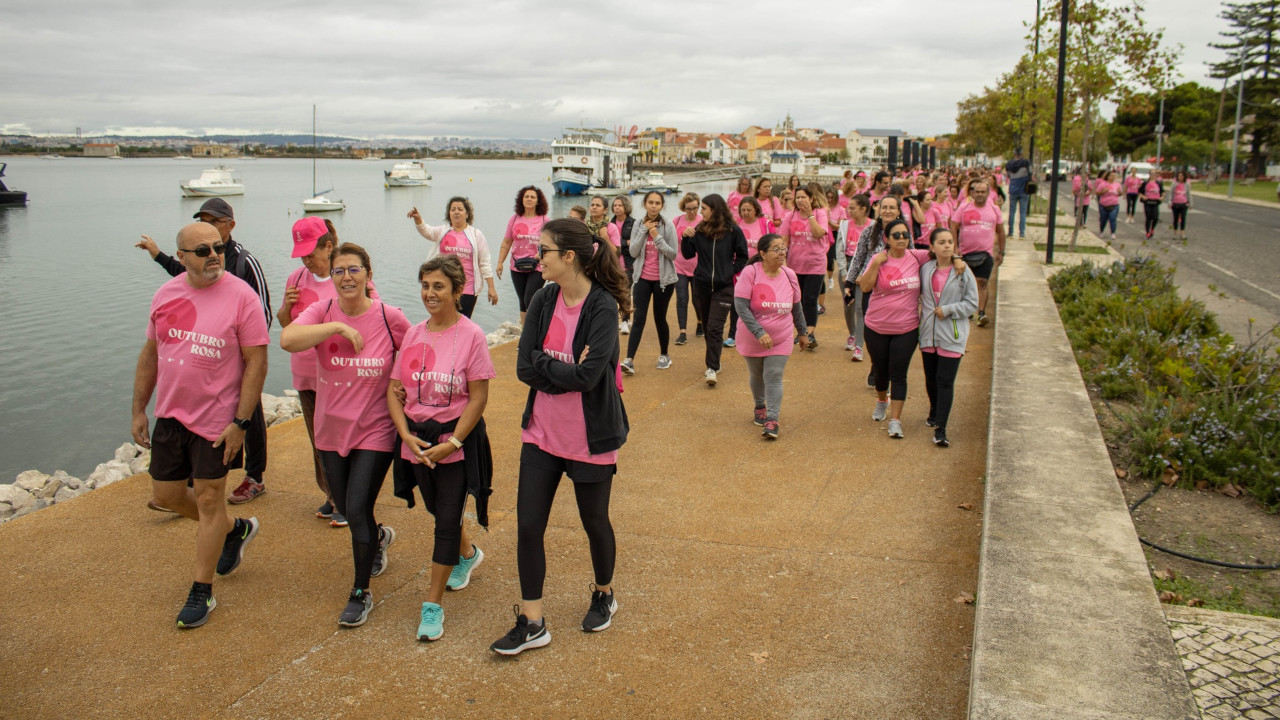Caminhada junta 1500 participantes contra o cancro da mama