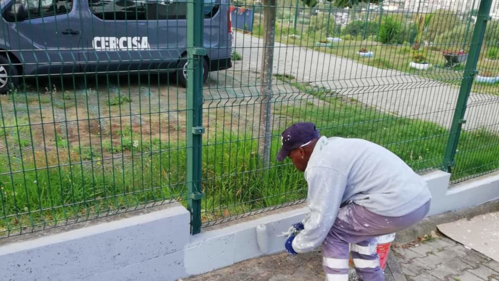 Pintura de muros do Lar Residencial e da Residência Autónoma da Cercisa