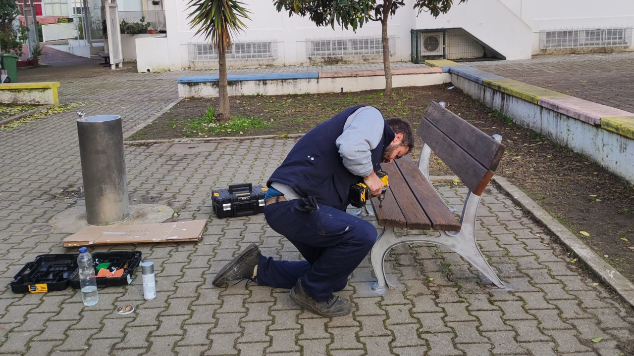 Manutenção do mobiliário urbano na EB Nossa Senhora do Monte Sião