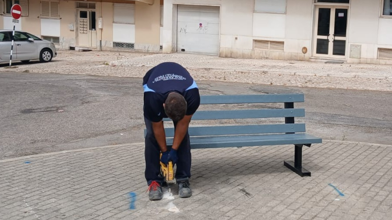 Novo mobiliário urbano na Rua Pedro Nunes