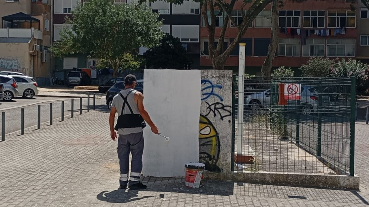 Remoção de grafites sem critério na Torre da Marinha
