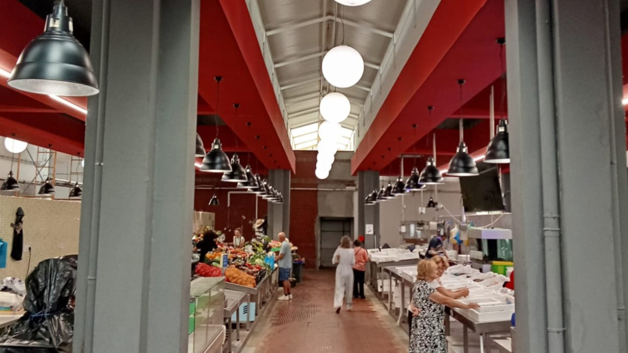 Manutenção da iluminação no Mercado da Torre da Marinha