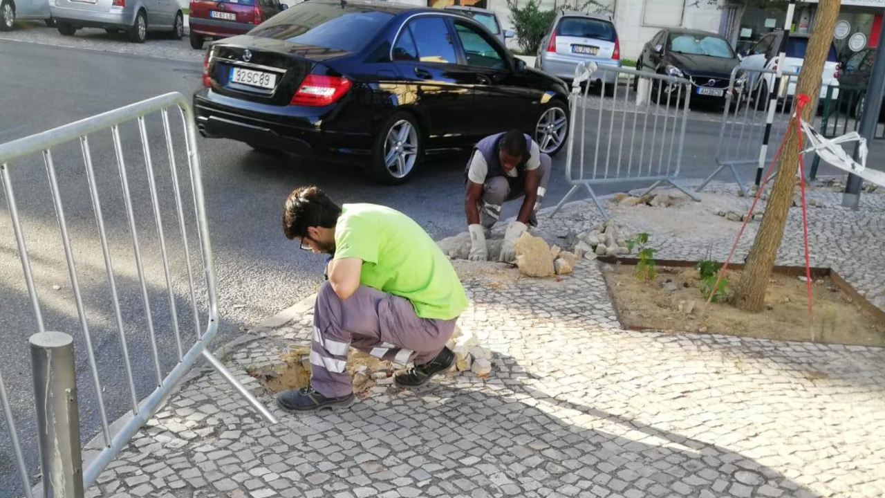 Instalação de um novo guarda-corpos na Torre da Marinha