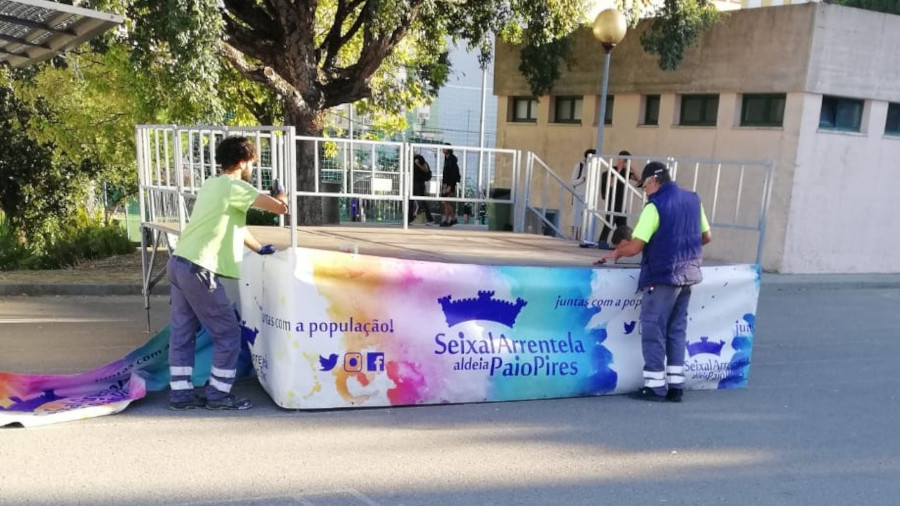 Instalação de uma estrutura de palco na ES Dr. José Afonso
