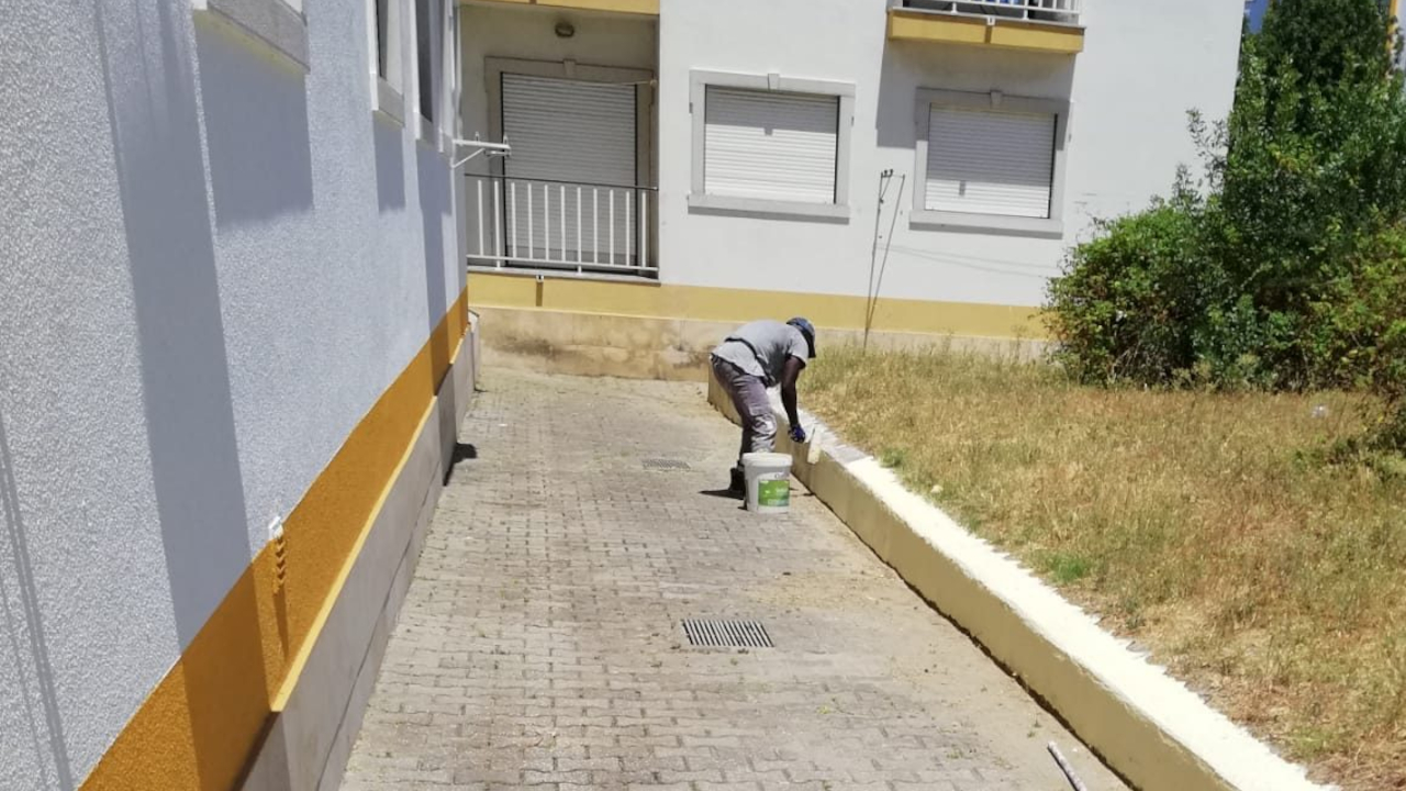 Pintura de muros e muretes de na Quinta da Queimada